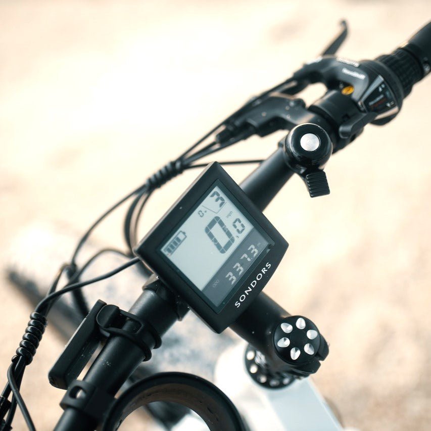 Genieße sorgenfreie Radtouren mit einer GREENMNKY® Panzerfolie für das Tachometer - GREENMNKY