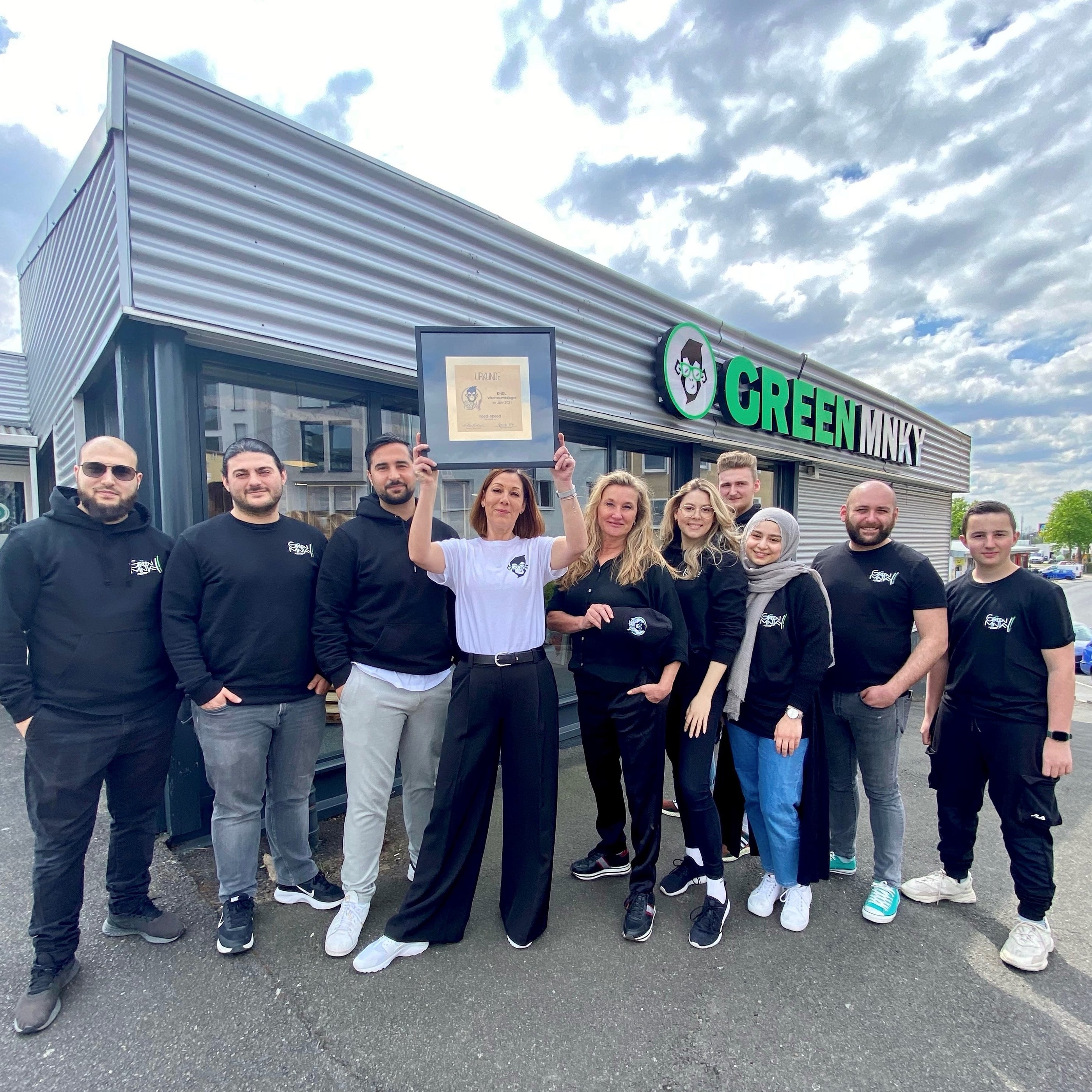 GREENMNKY Mannschaft Gruppenbild - junges Start up